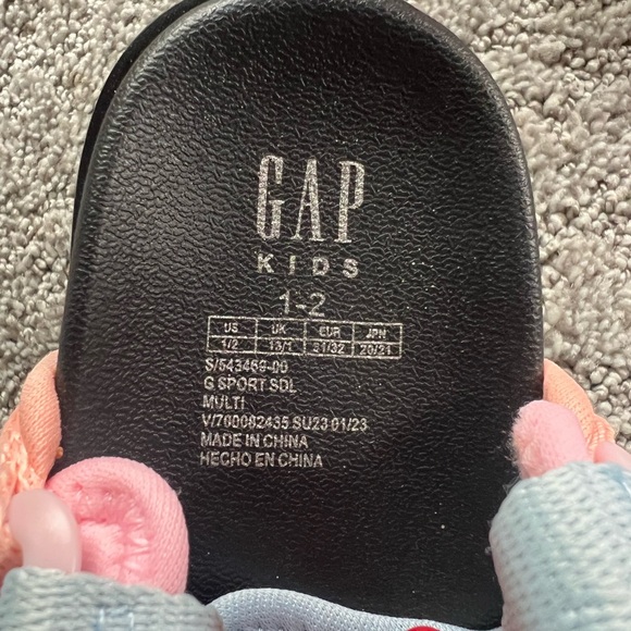 Gap sport sandals size 1-2 - Picture 9 of 11